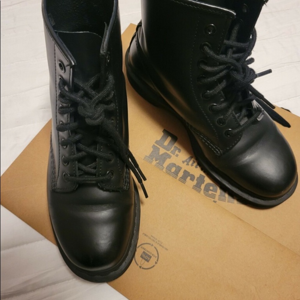 1460 mono smooth leather lace up boots